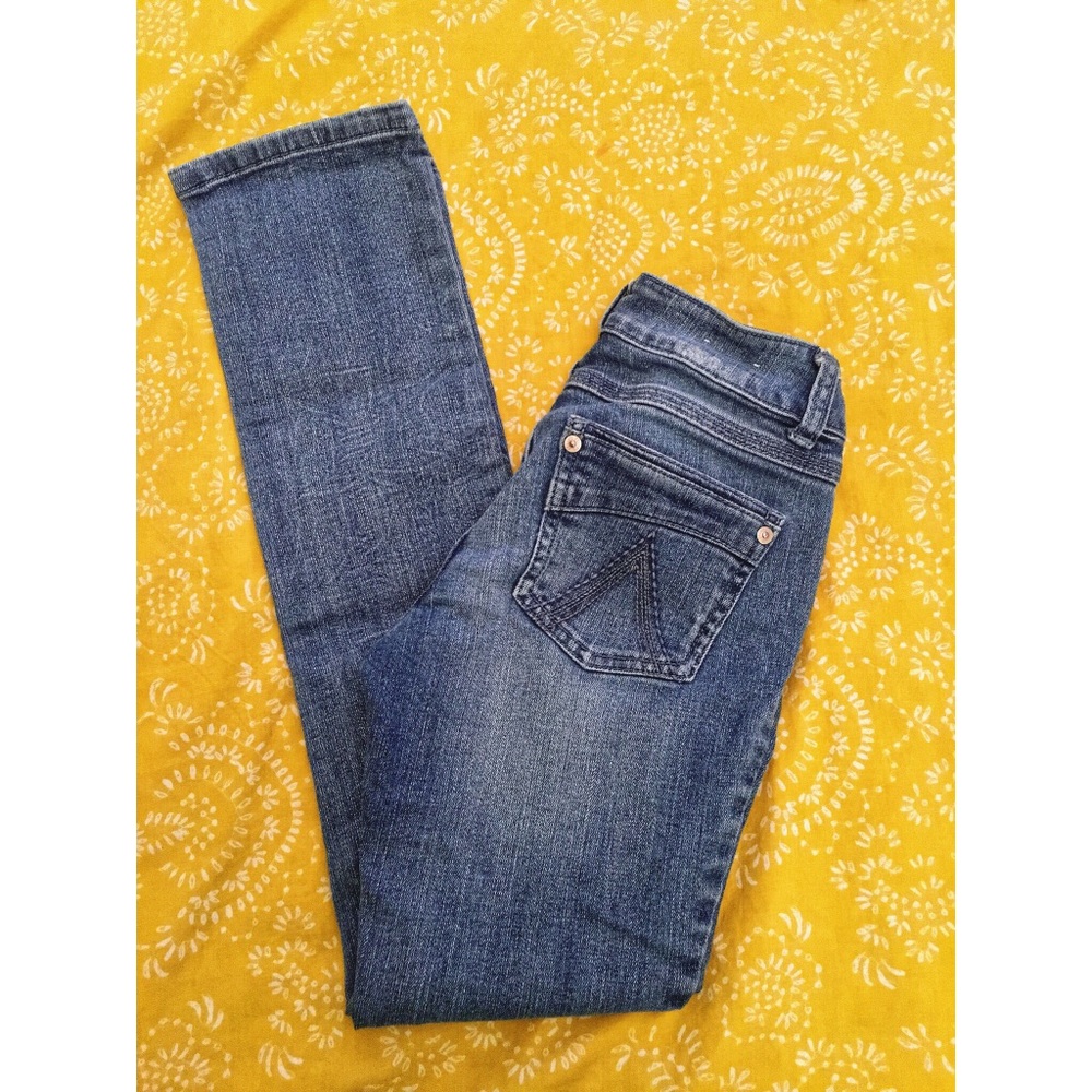 Delia’s Mid Rise Jeans 👖 - Picture 2 of 6